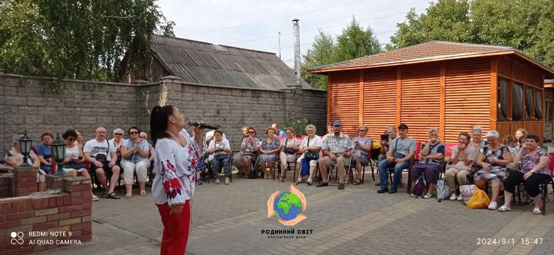 Панорама подвірʼя фонду під час заходу для мешканців